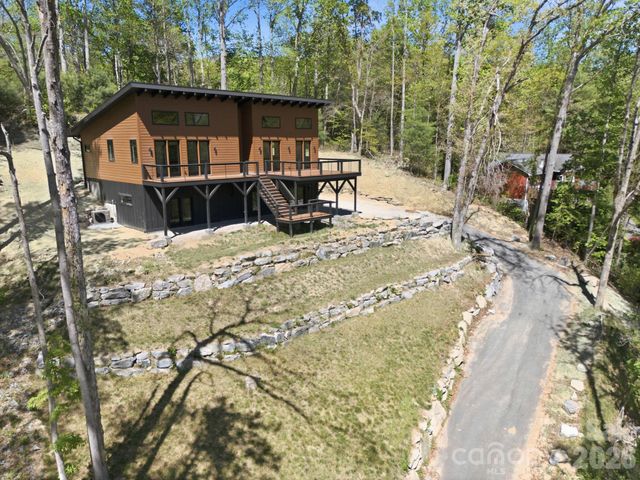 102 Sandpiper Palisades Street, Hendersonville, NC 28792