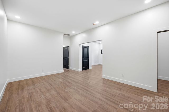 102 Sandpiper Palisades Street, Hendersonville, NC 28792