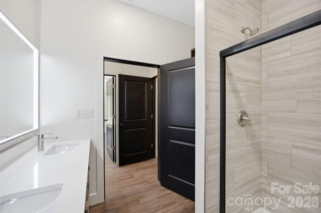 102 Sandpiper Palisades Street, Hendersonville, NC 28792
