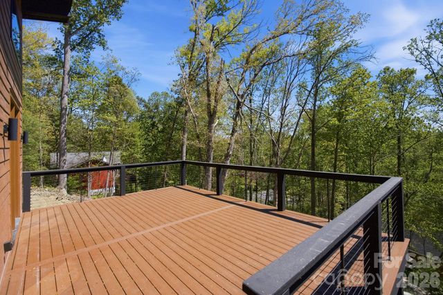 102 Sandpiper Palisades Street, Hendersonville, NC 28792