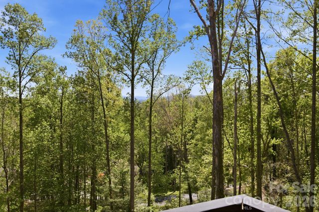 102 Sandpiper Palisades Street, Hendersonville, NC 28792