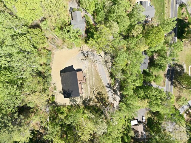 102 Sandpiper Palisades Street, Hendersonville, NC 28792