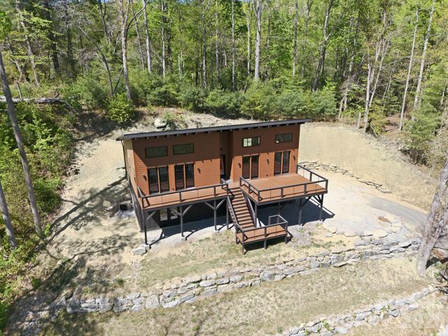 102 Sandpiper Palisades Street, Hendersonville, NC 28792