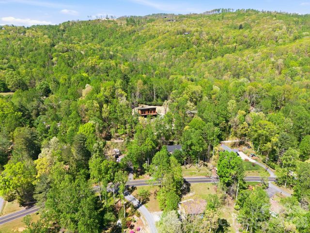 102 Sandpiper Palisades Street, Hendersonville, NC 28792