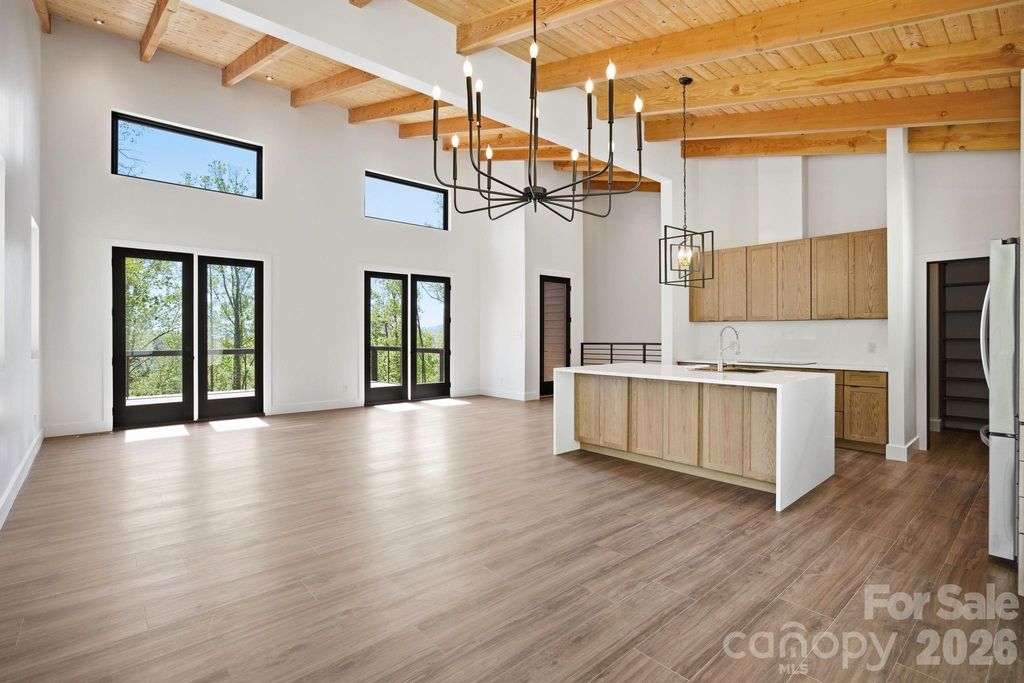 102 Sandpiper Palisades Street, Hendersonville, NC 28792