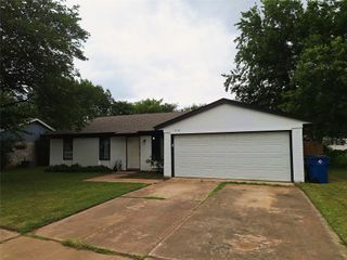 316 N Heights Drive, Crowley, TX 76036