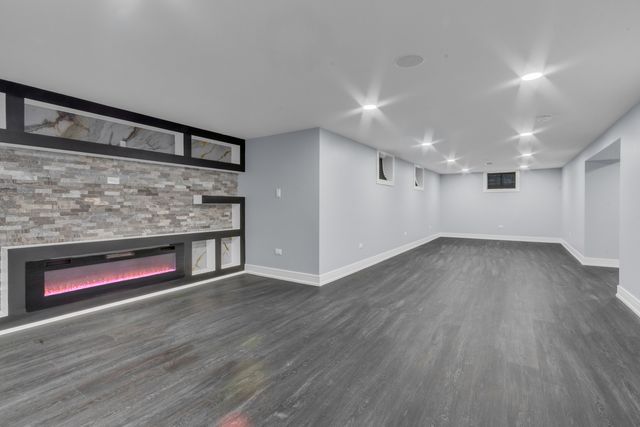 930 E 161st Place, South Holland, IL 60473