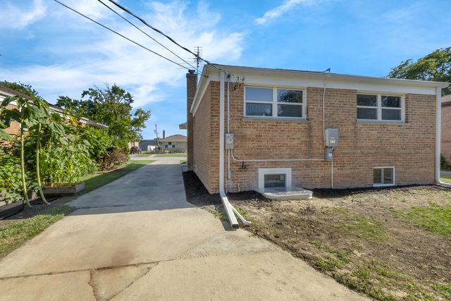 930 E 161st Place, South Holland, IL 60473