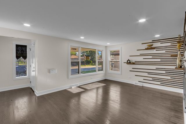 930 E 161st Place, South Holland, IL 60473