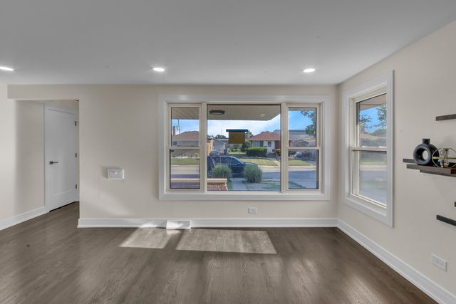930 E 161st Place, South Holland, IL 60473