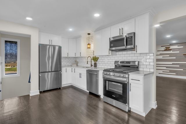 930 E 161st Place, South Holland, IL 60473