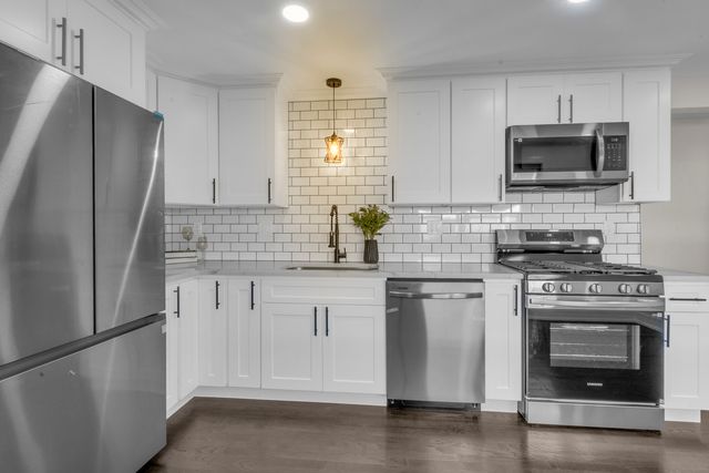 930 E 161st Place, South Holland, IL 60473