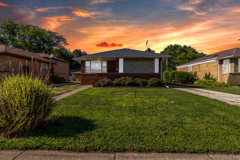 930 E 161st Place, South Holland, IL 60473