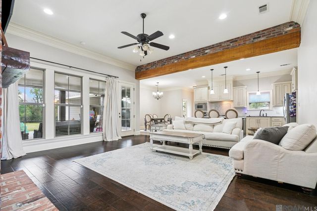 16357 Parker Place Dr, Prairieville, LA 70769