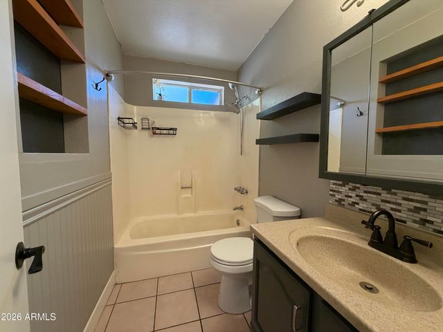 2354 E BETTY ELYSE Lane, Phoenix, AZ 85022
