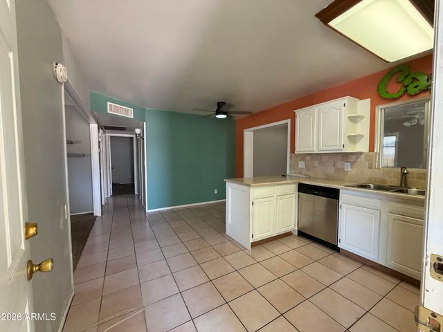 2354 E BETTY ELYSE Lane, Phoenix, AZ 85022