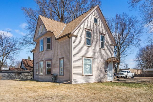 140 Davis Street S, Cambridge, MN 55008