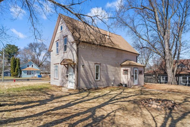140 Davis Street S, Cambridge, MN 55008
