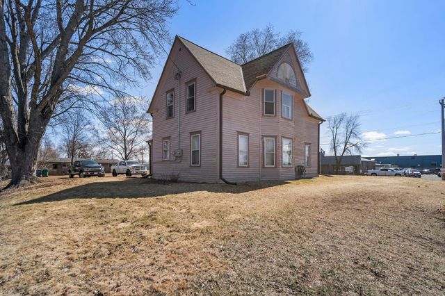 140 Davis Street S, Cambridge, MN 55008