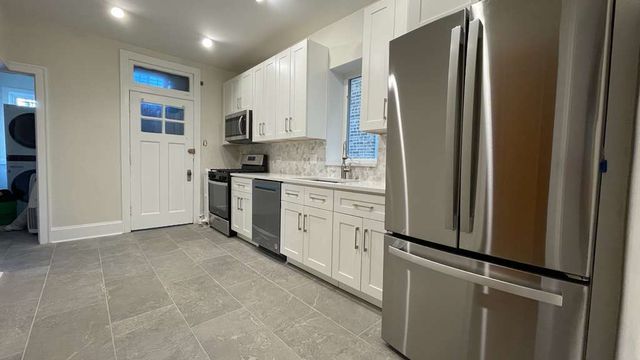 2734 W Winnemac Avenue 2, Chicago, IL 60625