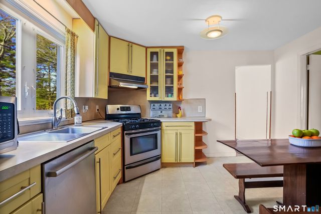 184 Greenway Street, Hamden, CT 06517