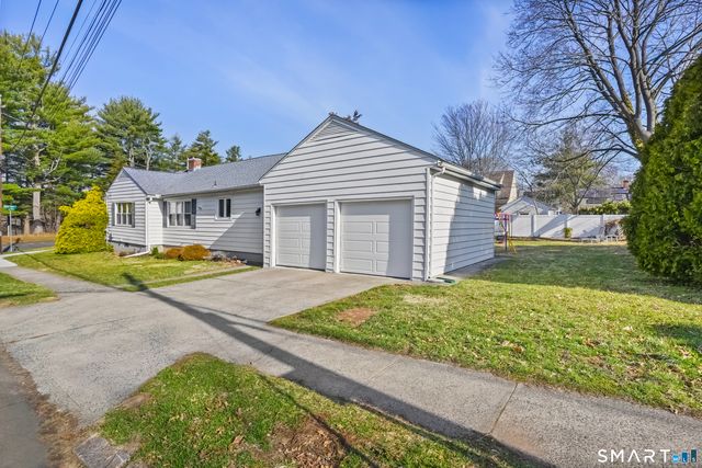 184 Greenway Street, Hamden, CT 06517