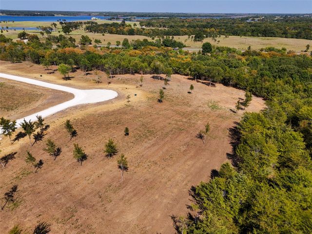 422 Timberland Heights, Windom, TX 75492