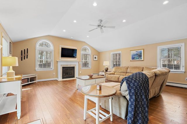 14 Meade Rd, North Reading, MA 01864