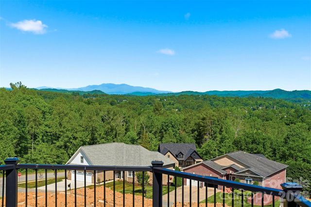 418 Huntington Woods Street SE, Lenoir, NC 28645