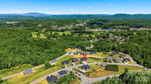 418 Huntington Woods Street SE, Lenoir, NC 28645