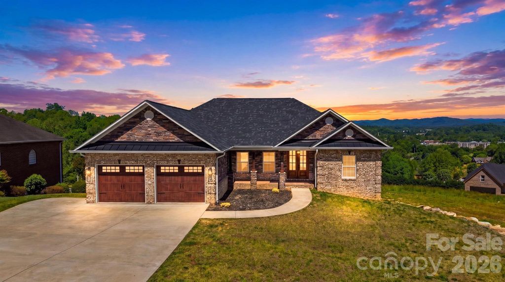 418 Huntington Woods Street SE, Lenoir, NC 28645