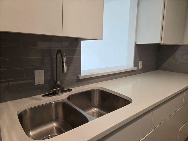 10075 Westpark Drive 78, Houston, TX 77042