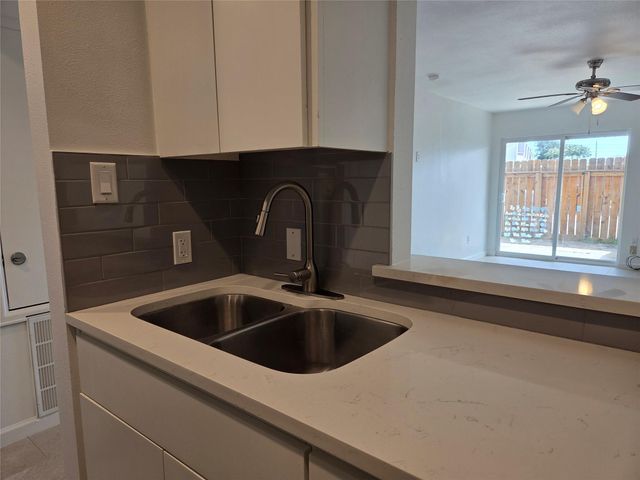 10075 Westpark Drive 78, Houston, TX 77042