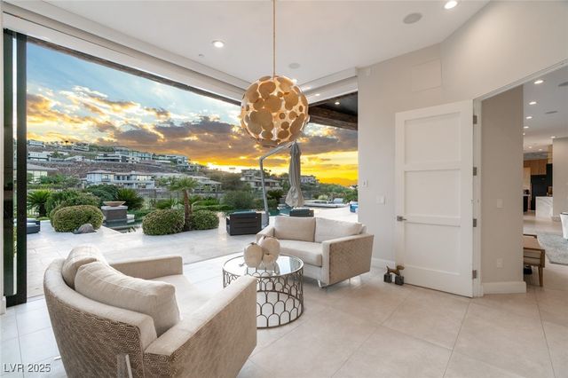 569 LAIRMONT Place, Henderson, NV 89012