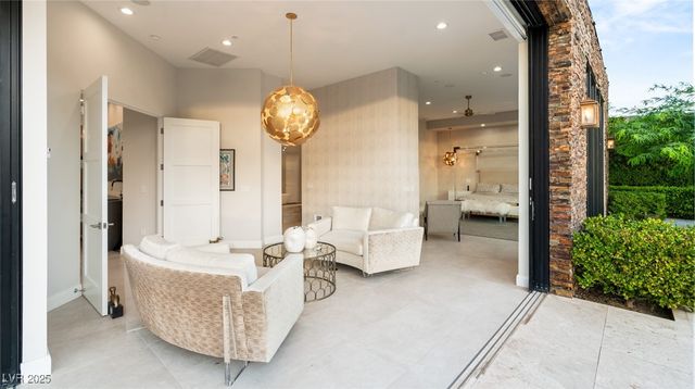 569 LAIRMONT Place, Henderson, NV 89012