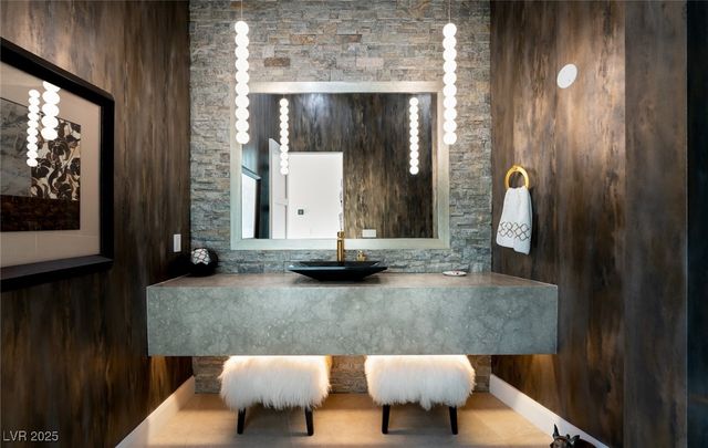 569 LAIRMONT Place, Henderson, NV 89012