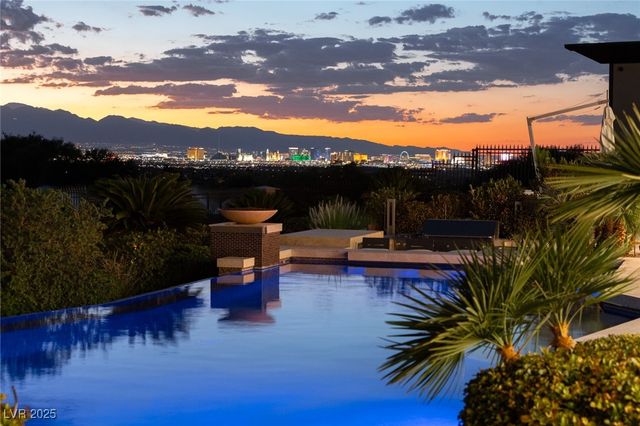 569 LAIRMONT Place, Henderson, NV 89012