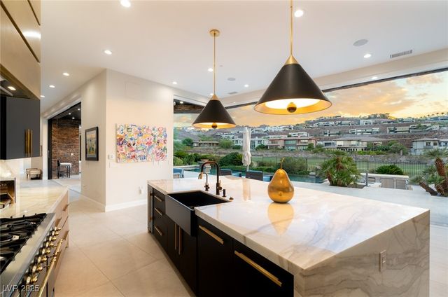 569 LAIRMONT Place, Henderson, NV 89012