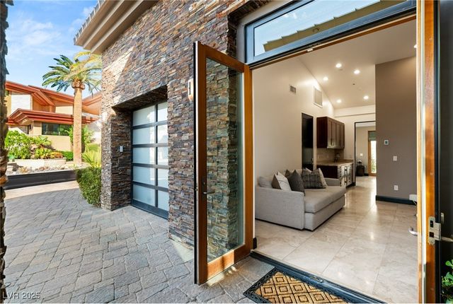 569 LAIRMONT Place, Henderson, NV 89012