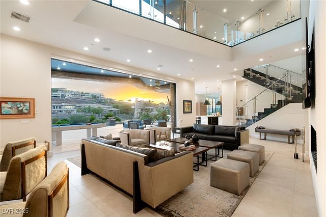 569 LAIRMONT Place, Henderson, NV 89012