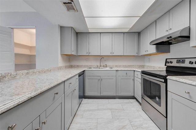 2267 Triway Lane 231, Houston, TX 77043