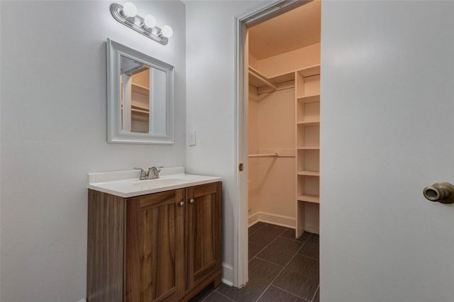 2267 Triway Lane 231, Houston, TX 77043