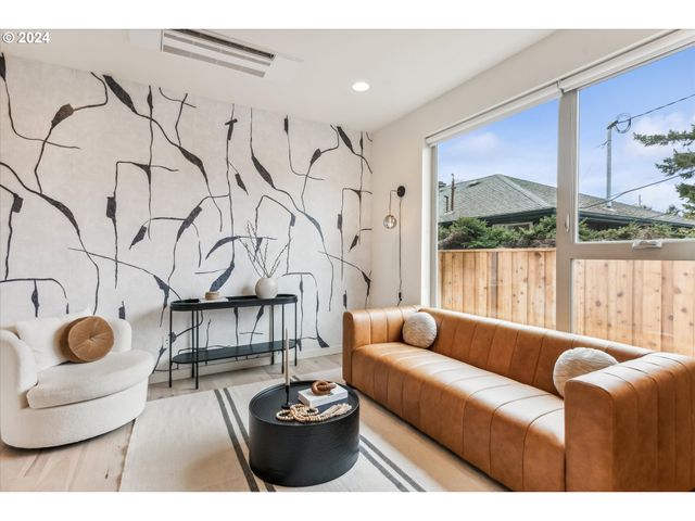 5078 Se WOODSTOCK Blvd, Portland, OR 97206