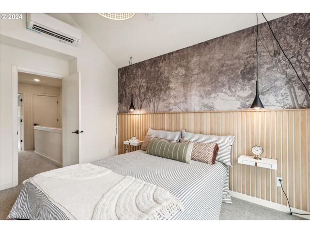 5078 Se WOODSTOCK Blvd, Portland, OR 97206