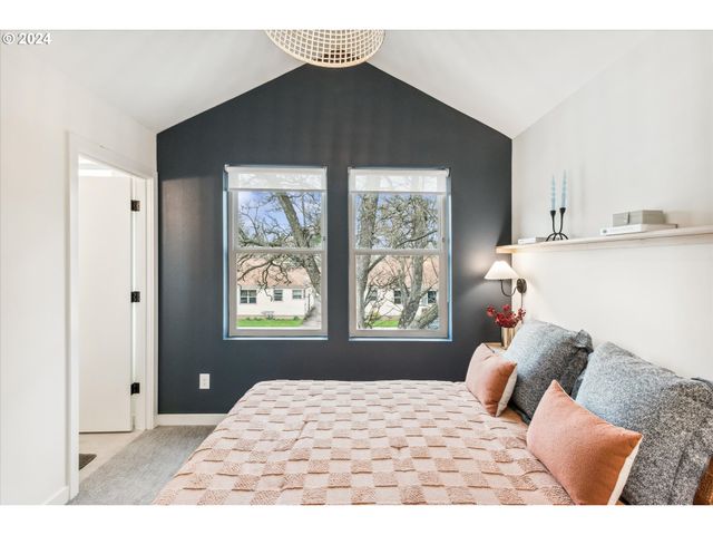 5078 Se WOODSTOCK Blvd, Portland, OR 97206