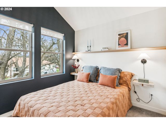 5078 Se WOODSTOCK Blvd, Portland, OR 97206