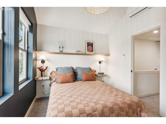 5078 Se WOODSTOCK Blvd, Portland, OR 97206