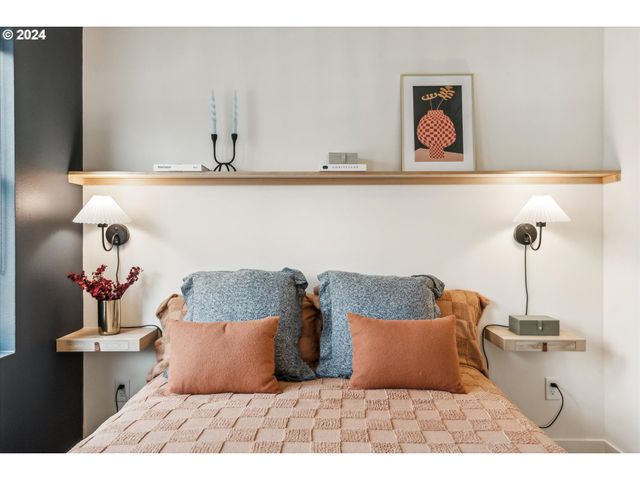 5078 Se WOODSTOCK Blvd, Portland, OR 97206