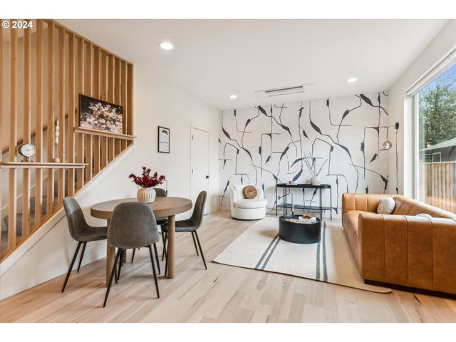 5078 Se WOODSTOCK Blvd, Portland, OR 97206