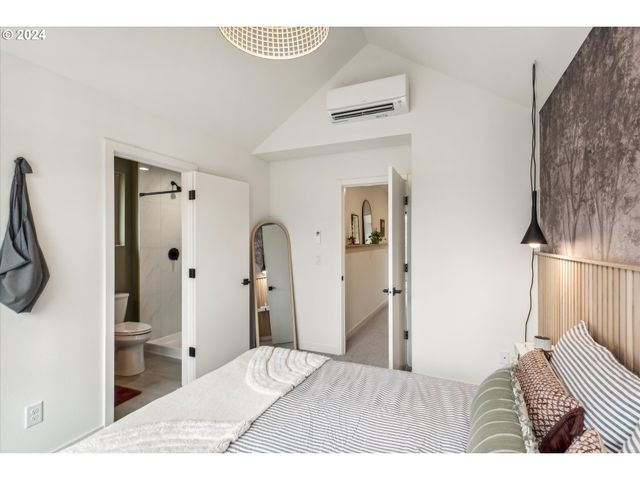 5078 Se WOODSTOCK Blvd, Portland, OR 97206